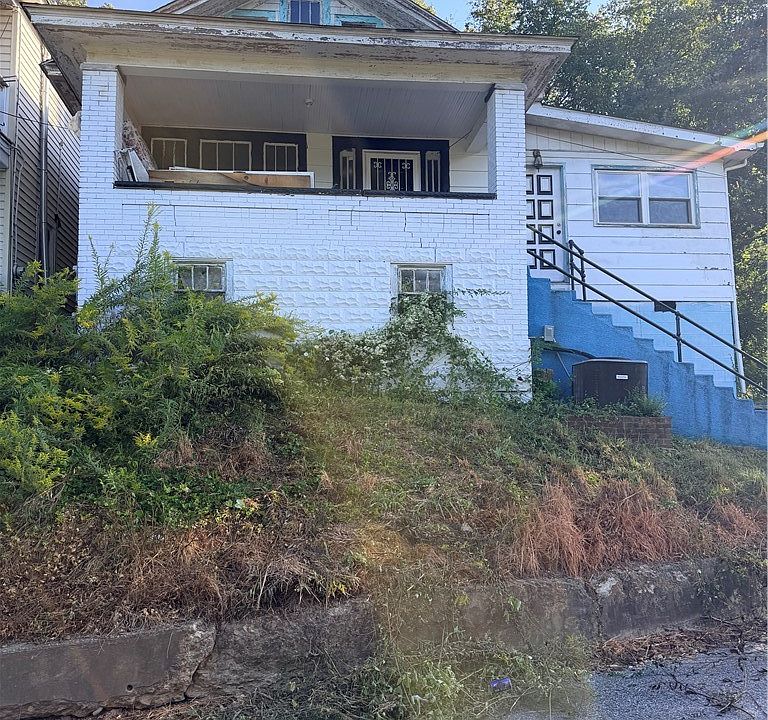 1st image of 615 Locust St