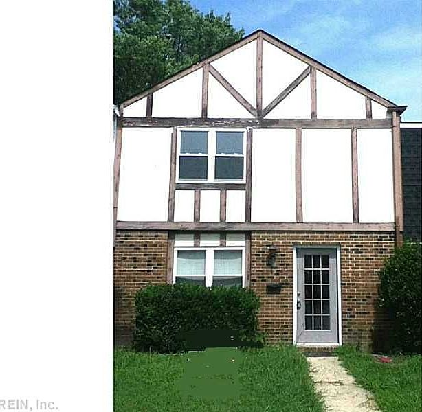 1st image of 830 N Grosvenor Ct