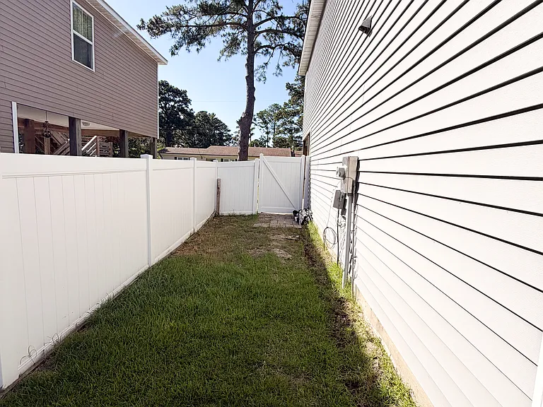 105 Georgia Bell St — Photo 28