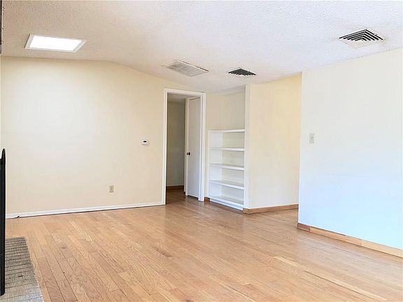 5th image of 304 Egret Way
