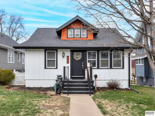 3056 S 33rd St, Omaha, NE 68105