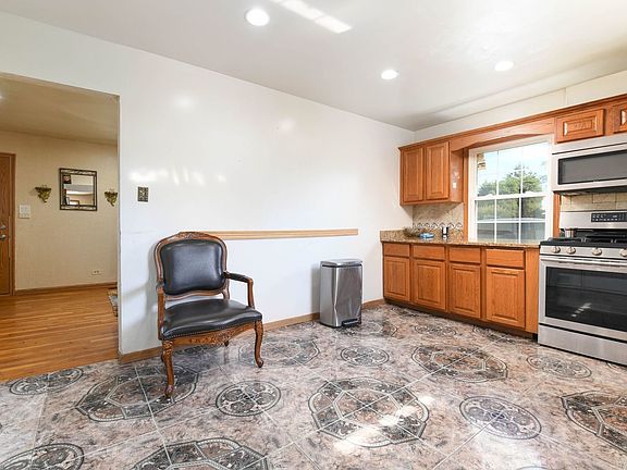 5th image of 8108 S Oak Park Ave
