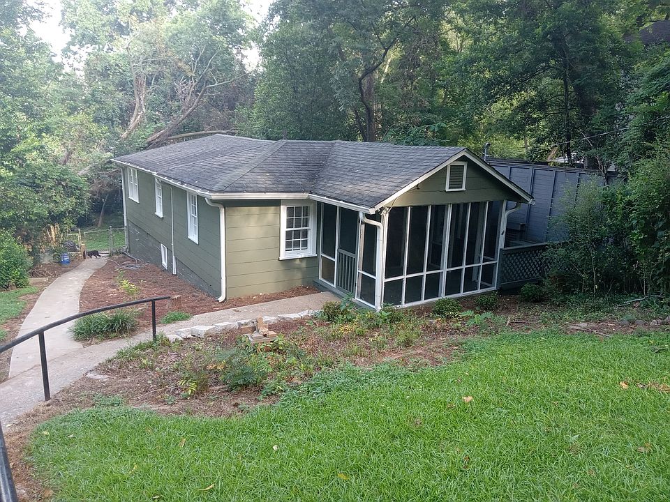 Quiet front screened porch with side deck