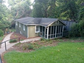 1137 Woodland Ave SE