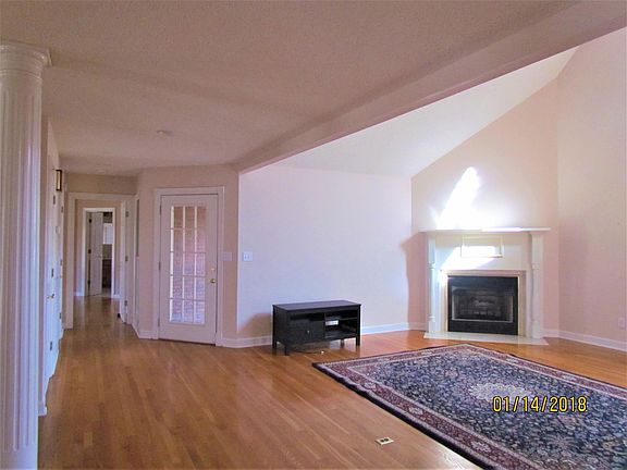 3rd image of 52 Sherwood Trl