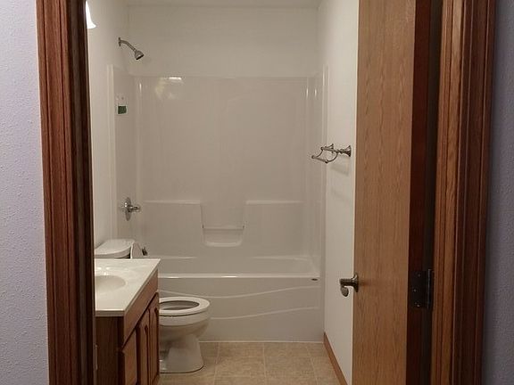 5th image of 408 W South St
