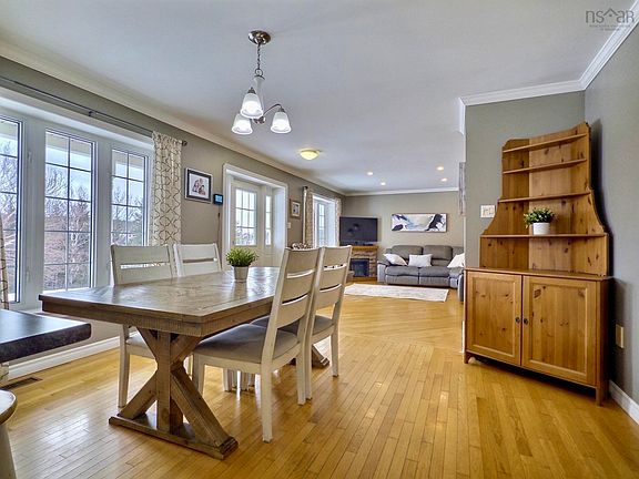 5th image of 1279 Macgarry Rd