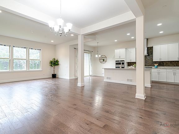 4th image of 286 Belmont Dr