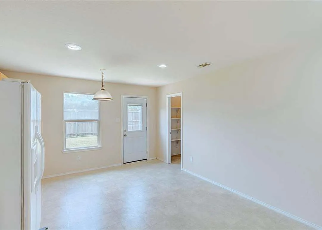 Fort Worth home — Photo 4