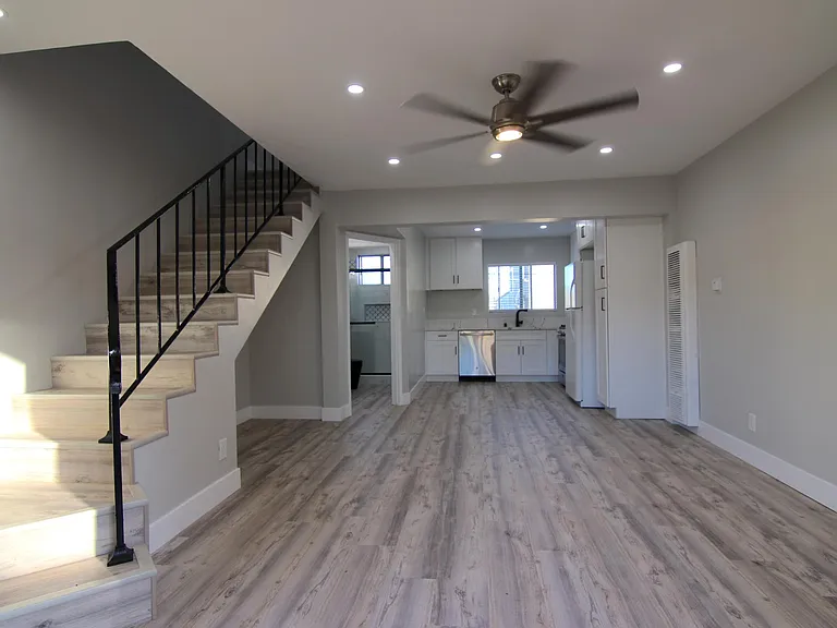 120 Roswell Ave #12 — Photo 46