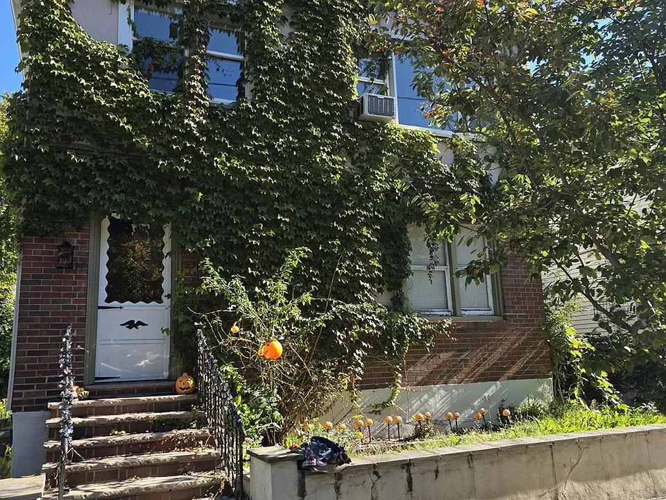 93 Bailey Rd #2