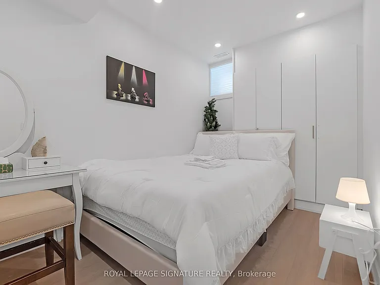 31 Edinburgh Dr — Photo 16