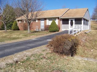 202 Harmon Ave, Hillsville, VA 24343
