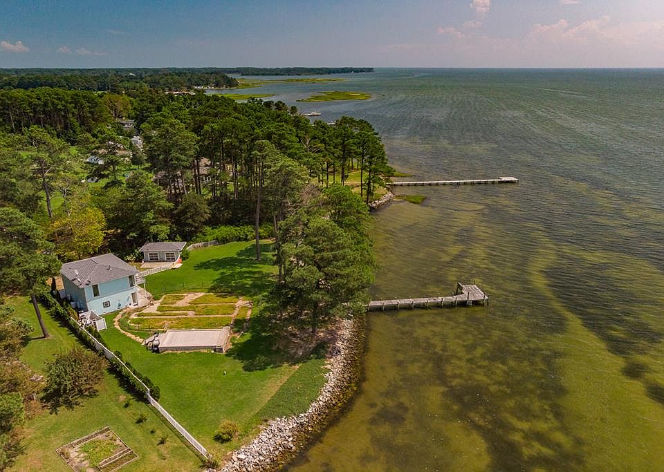 1st image of 250 Bayside Dr