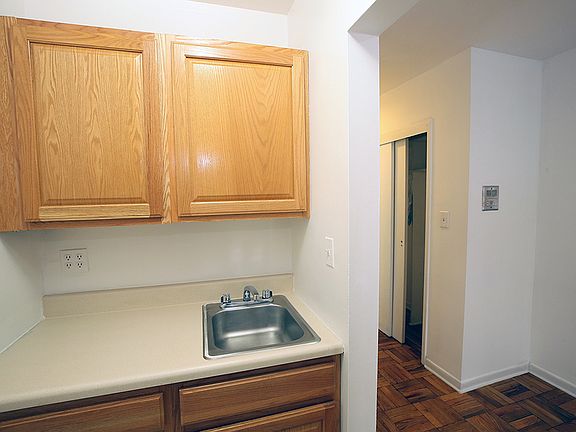 3rd image of 317 W 54th St APT 1E