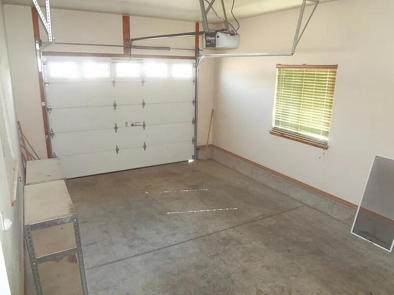 2834 Lincoln Ave — Photo 2