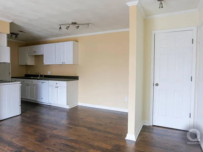909 Montgomery St #3 — Photo 10