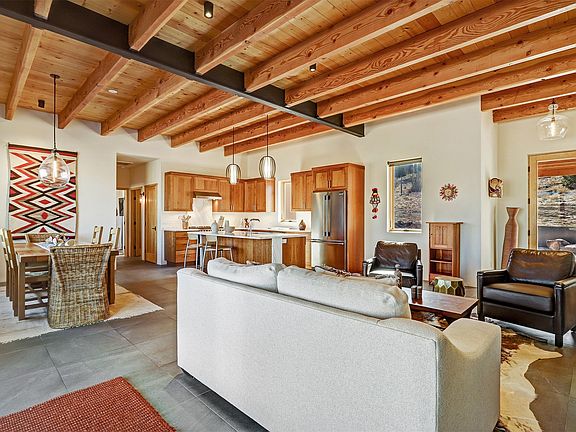 3rd image of 21 La Canada