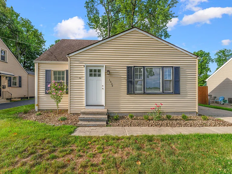 1539 Weston Ave — Photo 1