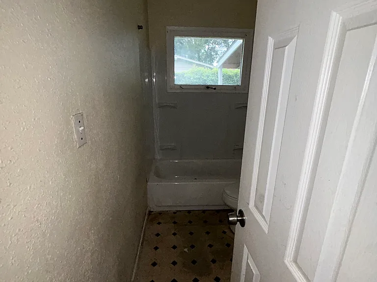 2 E Adams Dr — Photo 19