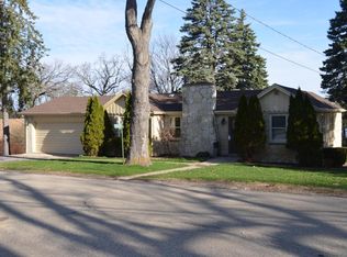 33504 S Lakeshore Dr, Burlington, WI
