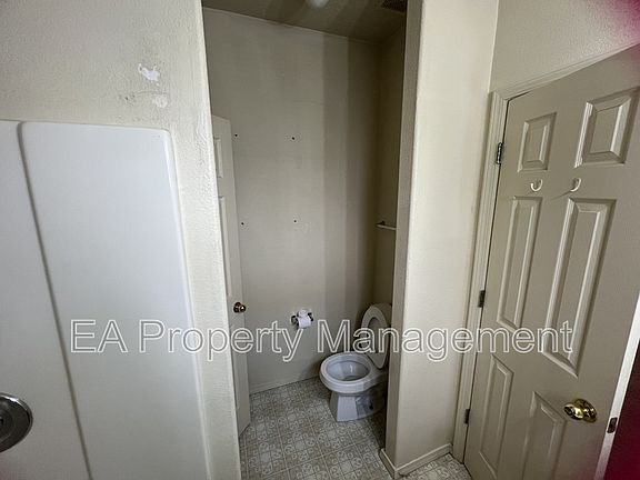 3rd image of 10316 Gutierrez Rd NE