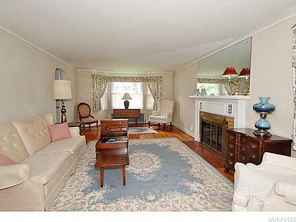 3rd image of 74 Walton Dr
