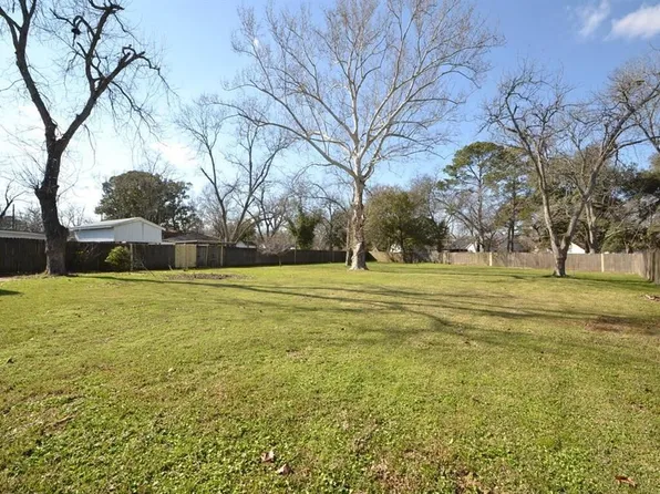 2428 Elvinta St, Baytown, TX 77520