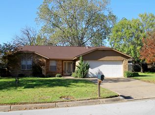 2101 Cannon Dr, Hurst, TX 76054