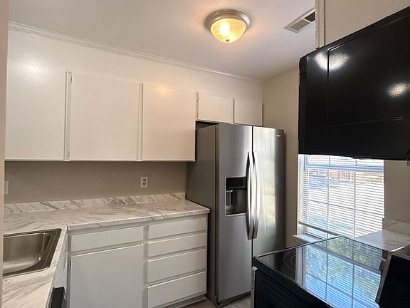 2nd image of 4042 Briarhill Dr