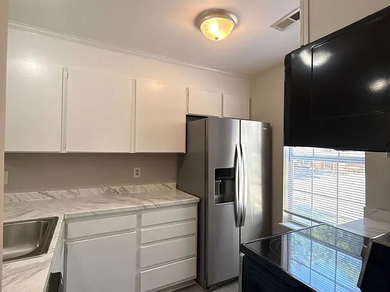 4042 Briarhill Dr — Photo 2