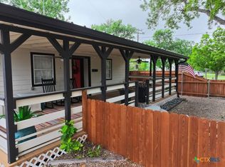 402 E Virginia Ave, Seadrift, TX 77983