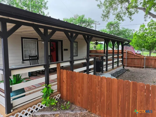 402 E Virginia Ave, Seadrift, TX 77983