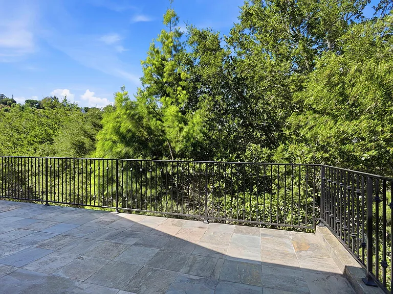 3911 Pepper Tree Ct — Photo 29