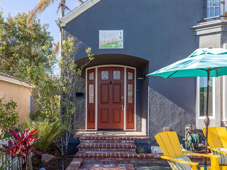 1605 Lynngrove Dr — Photo 3