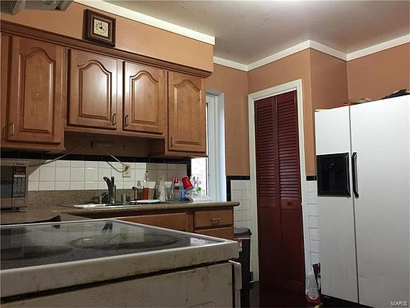 3rd image of 4361 Tholozan Ave