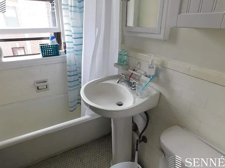 36 Linnaean St #15 — Photo 6