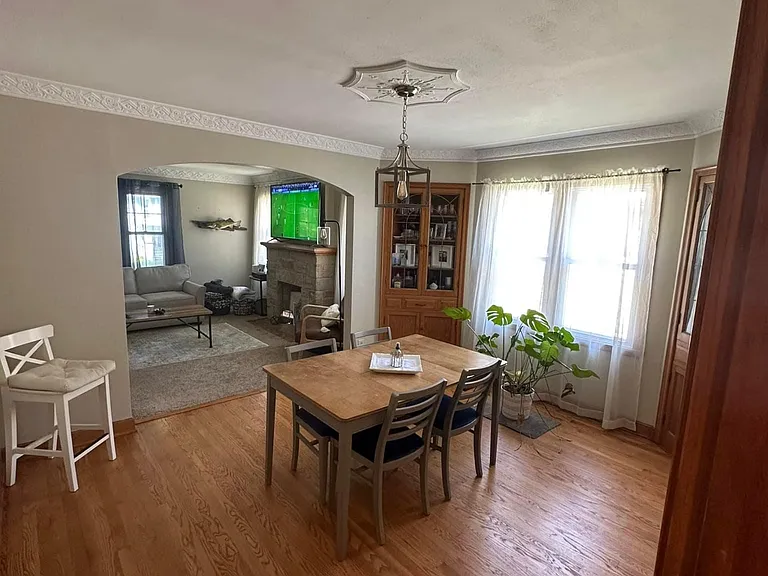 6525 W Wisconsin Ave #UPPER — Photo 4