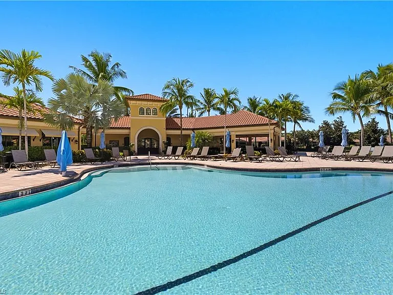 9475 Isla Bella Cir — Photo 34