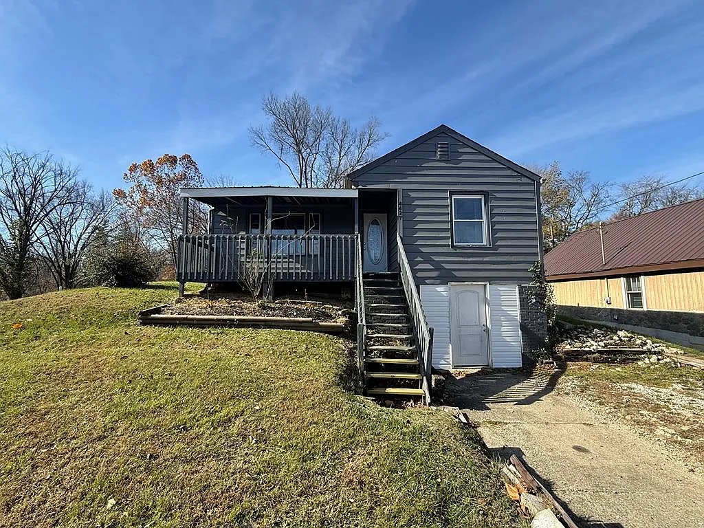 4427 Elm St photo 1