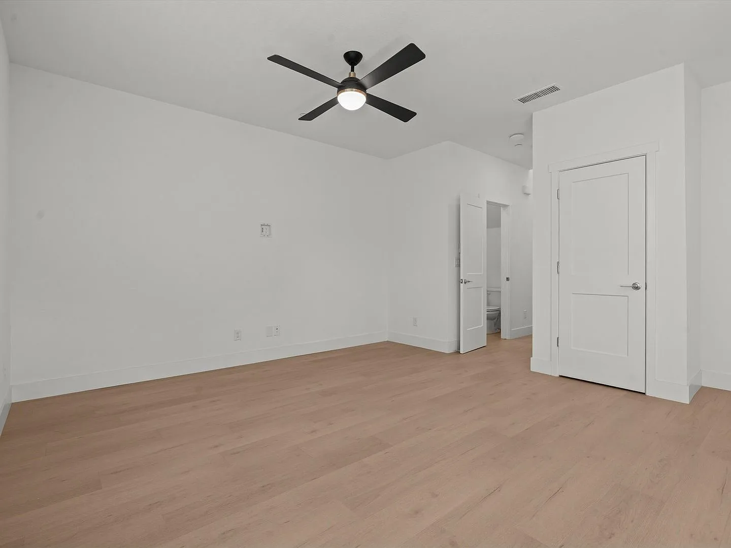 Desirable South Reno neighborhood of the Courtyards at Arrowcreek. — Photo 4