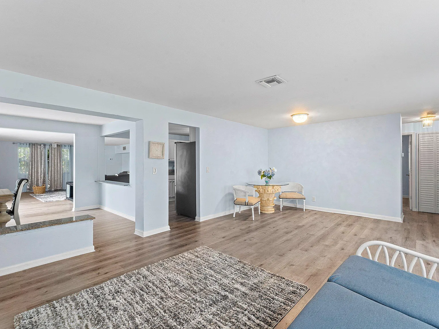 4 bed, 2.0 bath, 1990 sqft, $4,000 — Photo 4