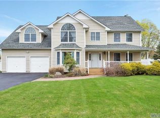 155 Little Plains Rd, Huntington, NY 11743