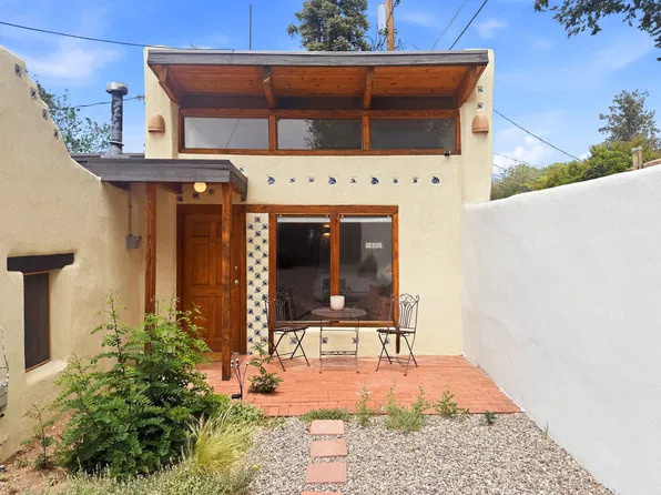 337 Don Cubero Pl #B, Santa Fe, NM 87505
