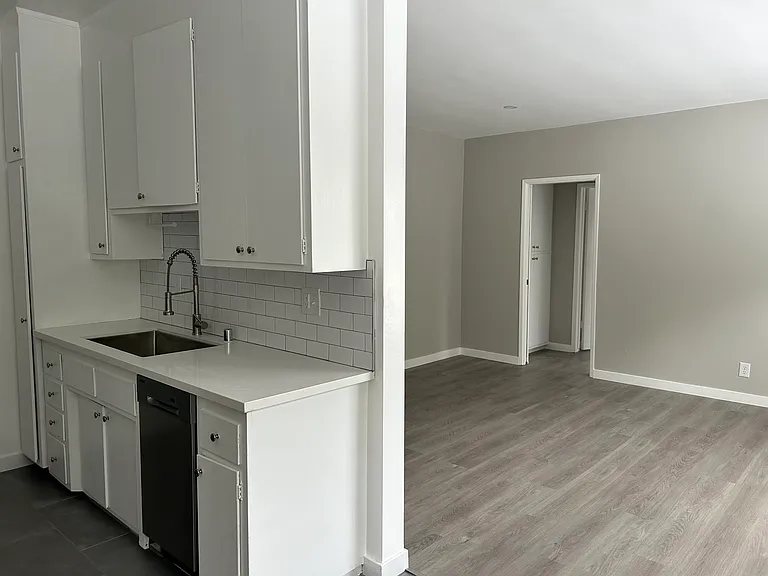 2501 Beverly Ave #24 — Photo 6
