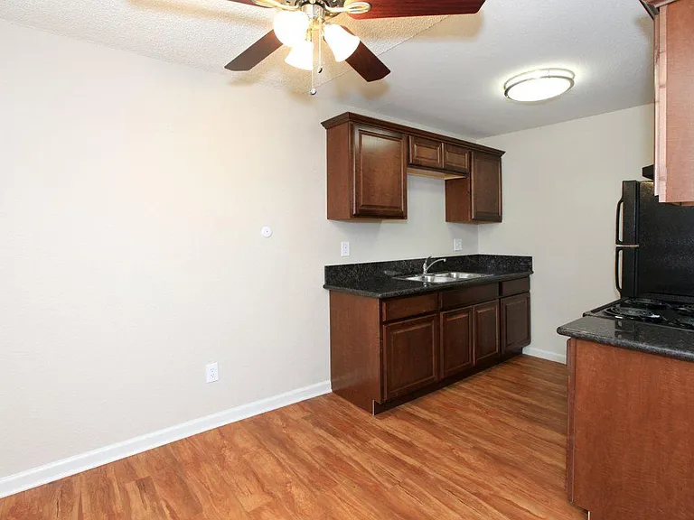 Mapleview Apt. Homes — Photo 34