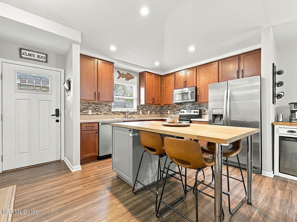 1st image of 1065 HIBISCUS Street