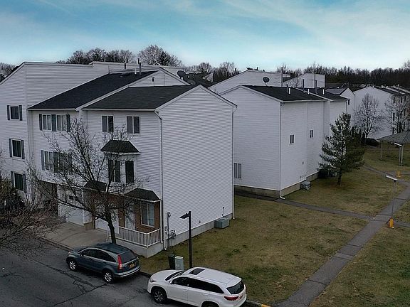 3rd image of 62 Aspen Knolls Way