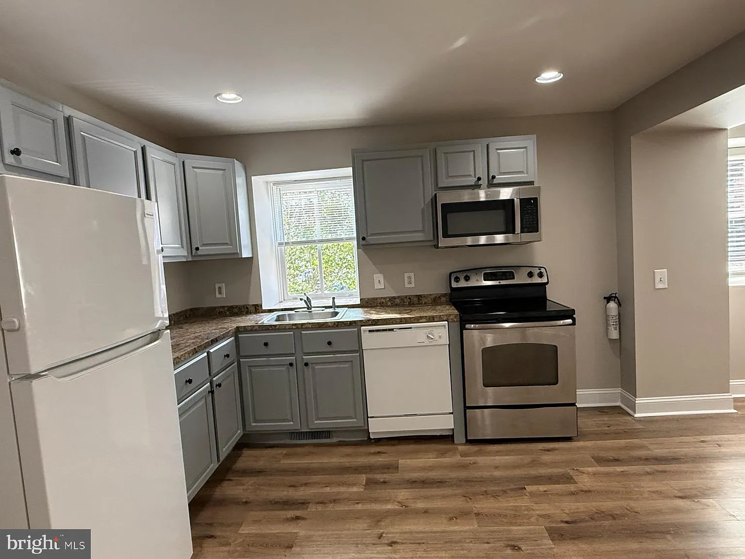 2 bed, 1.0 bath, 1000 sqft, $1,800 — Photo 3