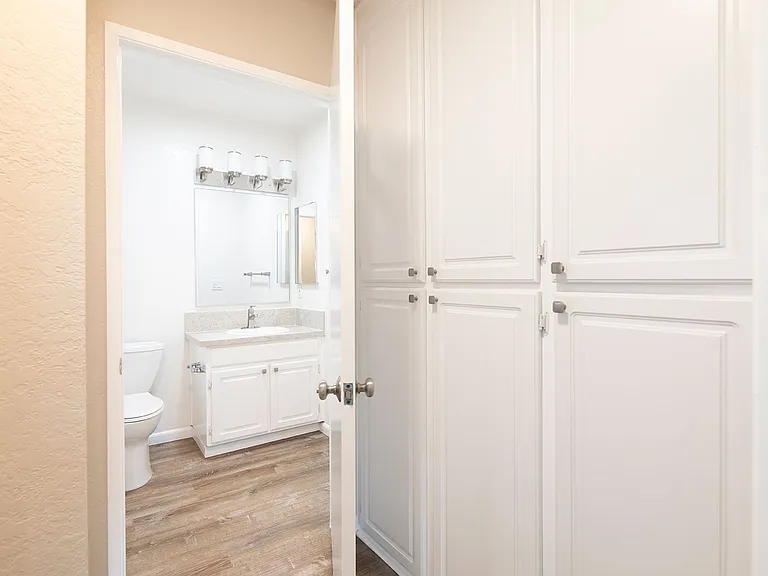 Wexford Manor Apartments — Photo 14